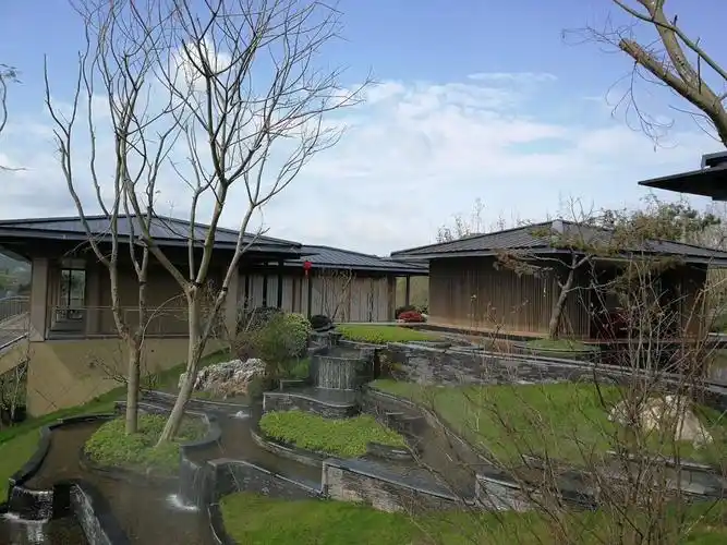 拾野川蘑菇小镇