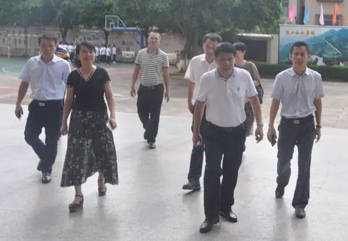 梁亚雄市长,颜坚主任关心学校发展