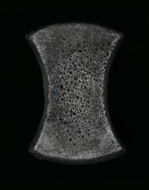 lot 3012 - 宋代 "金花银""陈二朗"铤银10两1枚,重:352克,美品