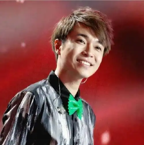 【蝴蝶蜕变】亲们都来发发手机里最喜欢的一张青峰的照片吧～_吴青峰