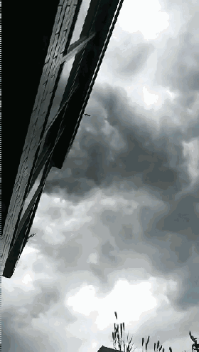 南环路:人在水中游↑↑水淹电车↑↑乌云密布↑↑电闪雷鸣↑↑雨中