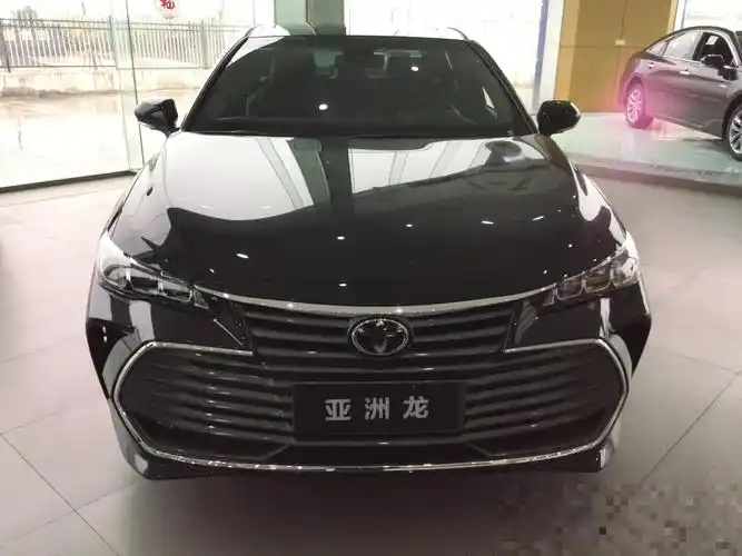 2021款丰田亚洲龙进店实拍!墨渊黑色车身很大方配360度全景影像