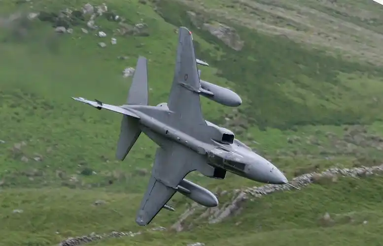 中国空军军官在法国试飞"美洲虎"攻击机(组图)