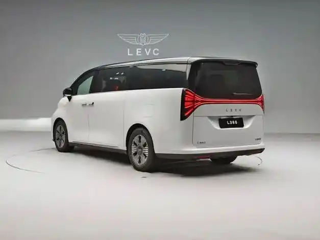 网易首页>网易号>正文申请入驻> 18英寸的双色铝合金轮毂造型极其复杂