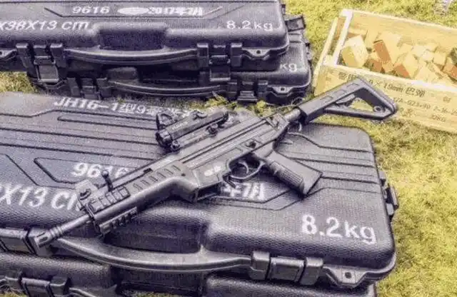 新型冲锋枪亮相, 新型冲锋枪-jh16-1, 特警部队批量装备!