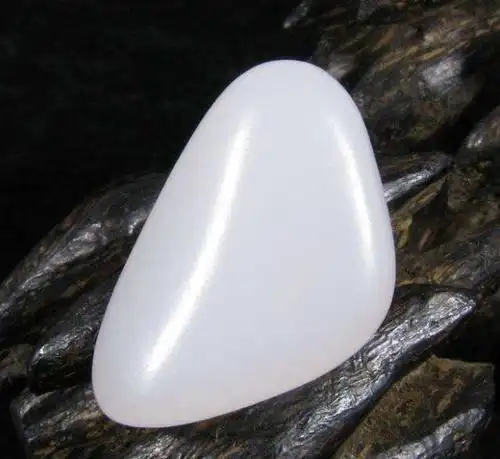 有生之年,能见到这4种世界上最稀有的玉石,死而无憾了!