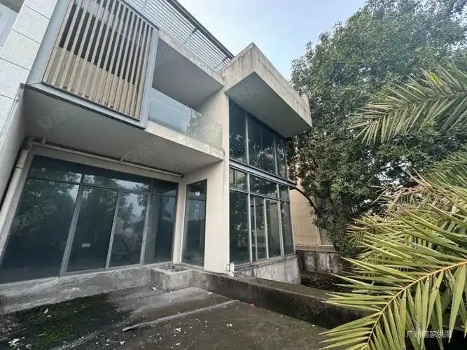 湖景别墅6层使用面积多达2000方全新毛坯未装修,颐和高尔夫庄园二手房