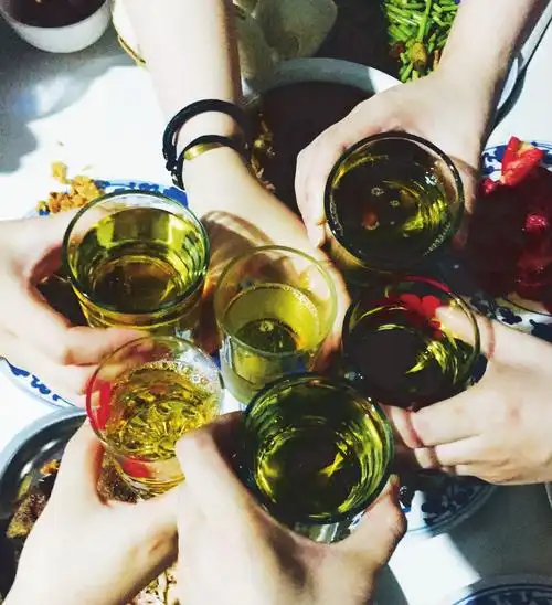 杯中酒敬不了情