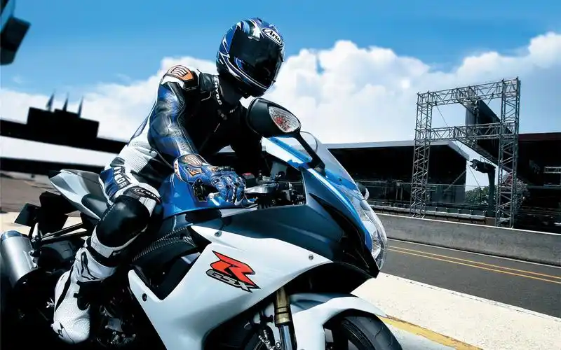suzuki(铃木摩托车) gsx r750 2011超酷壁纸!