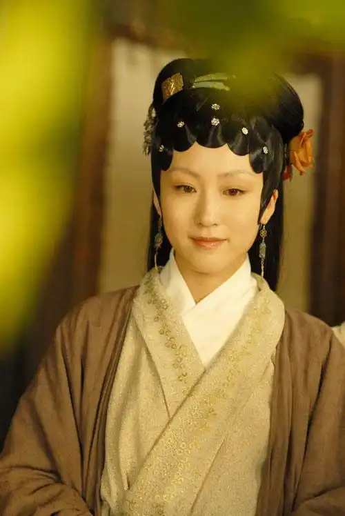 图:新版《红楼梦》剧中人物 - 李纨 周毅饰演