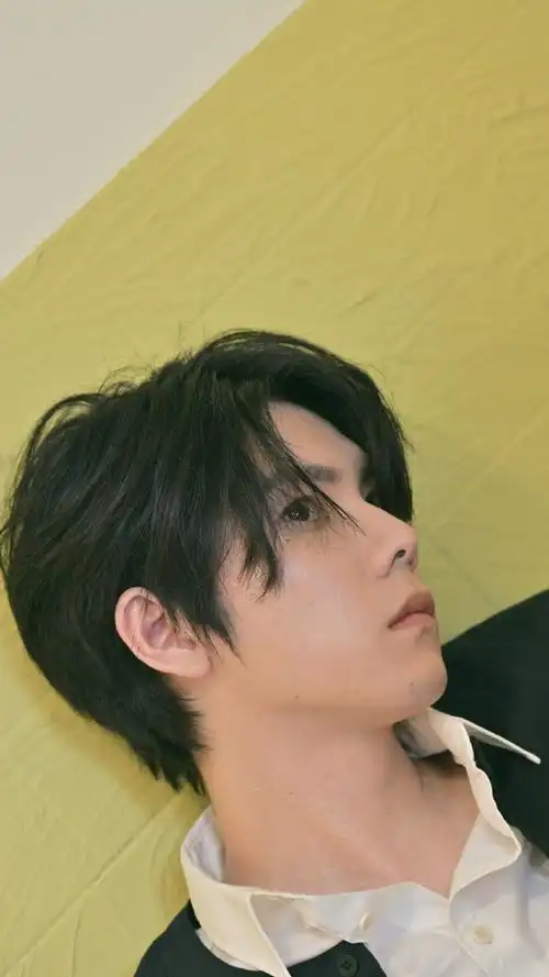 杨宇腾超话99#一日一yu#772022年7月写真集拍摄第一天@杨宇腾yu