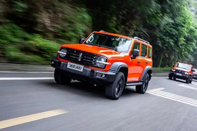 wey坦克300越野实力详解,三把锁助攻,值得!