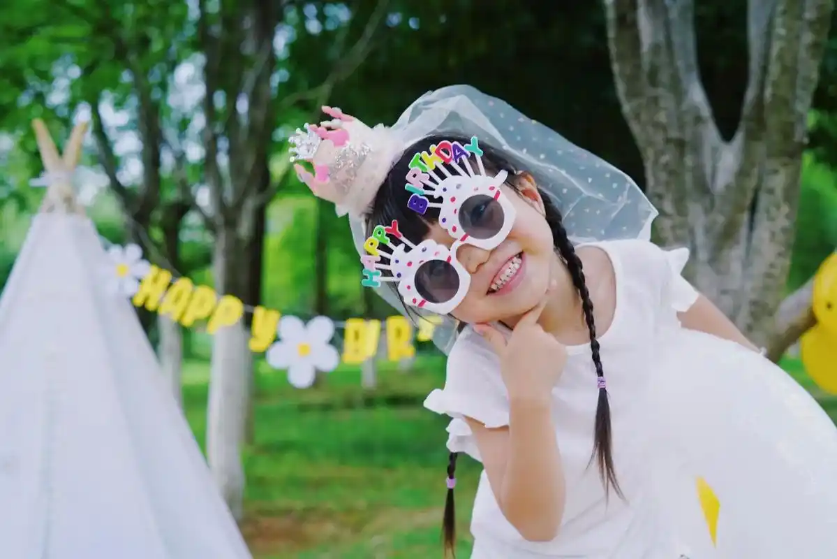 5周岁生日快乐.#我的小女孩97#拍照92 #请你慢慢长大  - 抖音