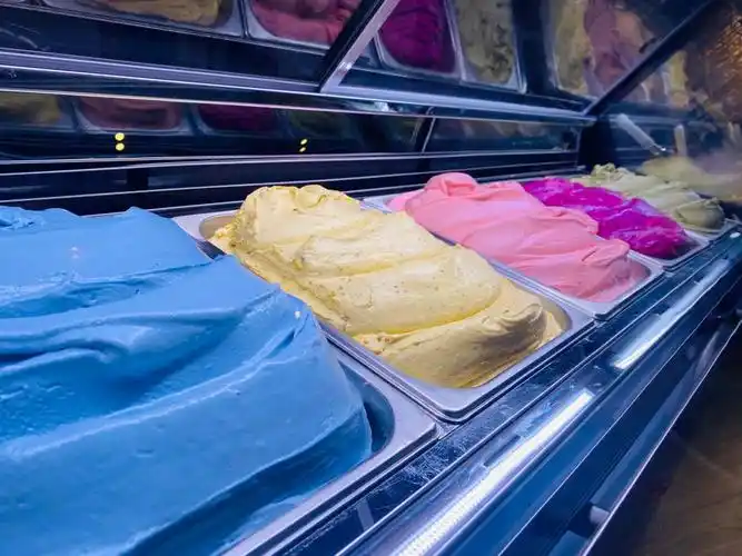 古兰丹姆冰淇淋店