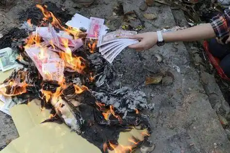 烧钱只是封建迷信?_秀才_尸体_小和尚