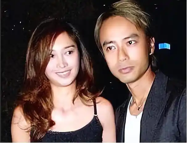 香港小姐卢淑仪:在"最好的年纪"嫁给李克勤,婚后生两子家庭和睦