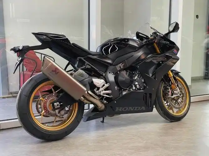 本田火刃cbr1000rr-r 22款 sp 9036w 配置:排量:999cc