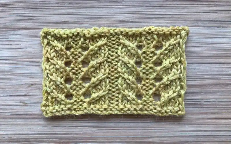 镂空竖纹花样,两片精致的叶子花,织围巾和开衫都很美