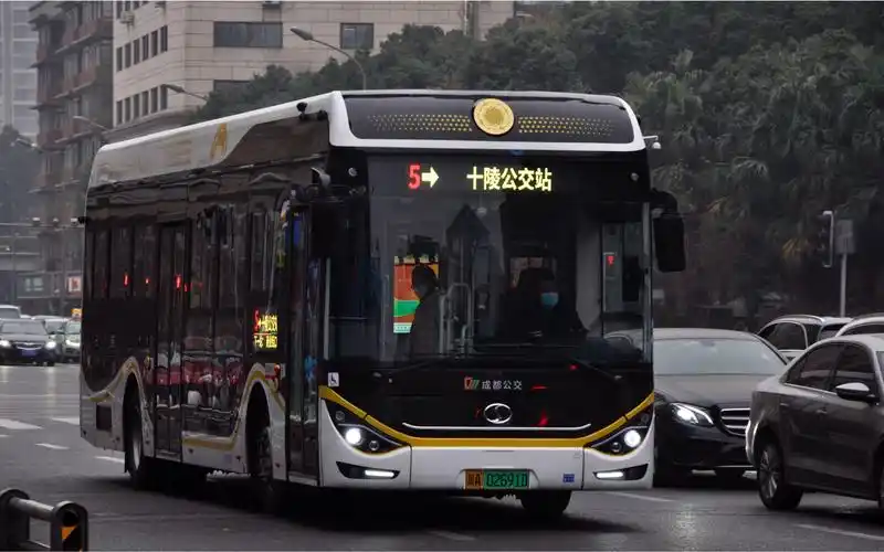 [成都公交]5路cdk6122cs2r(2014)进金沙公交站