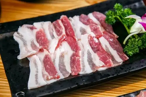 就是这家烤肉店只有8张桌子还藏着传说中的后悔药