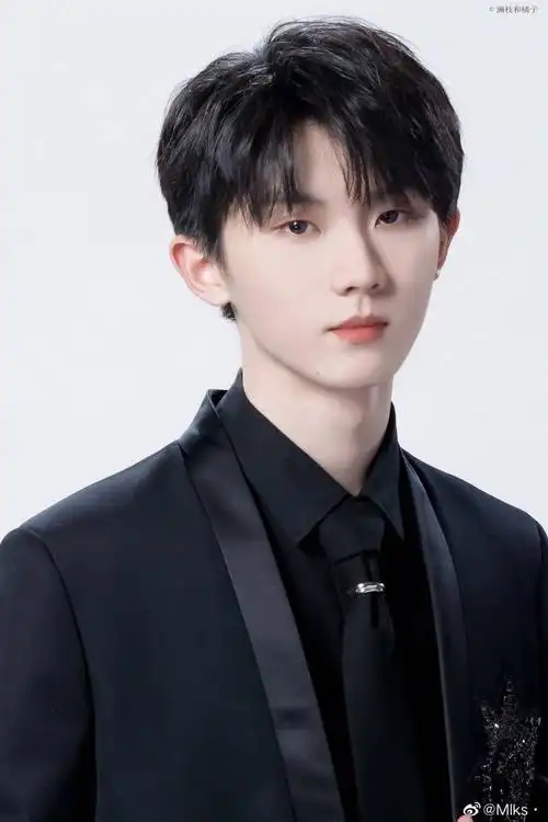 马嘉祺2002 12 12丁程鑫2002 02 24