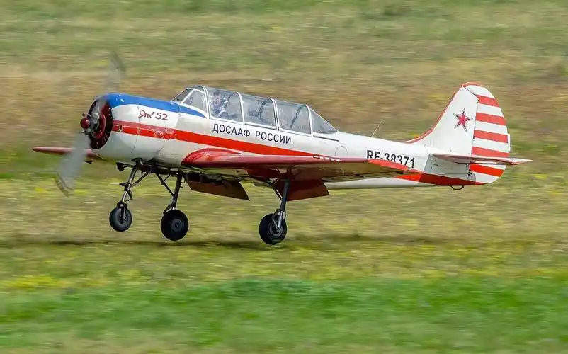 苏联/俄罗斯的雅克-52型活塞式螺旋桨教练机,他们飞行员由此起步