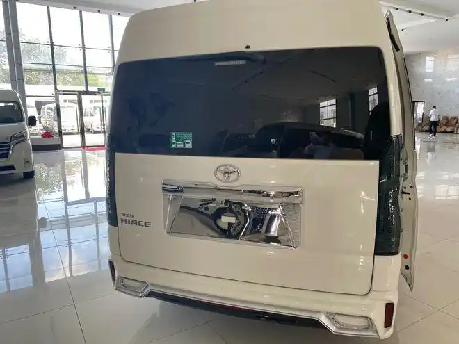 丰田海狮豪华商务车大七座尊贵外观