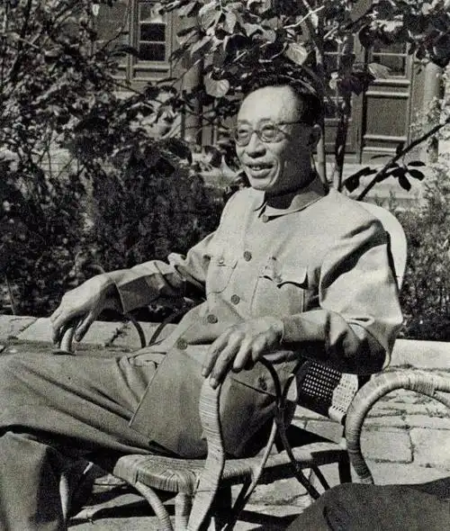 穿着中山装的末代皇帝溥仪老照片