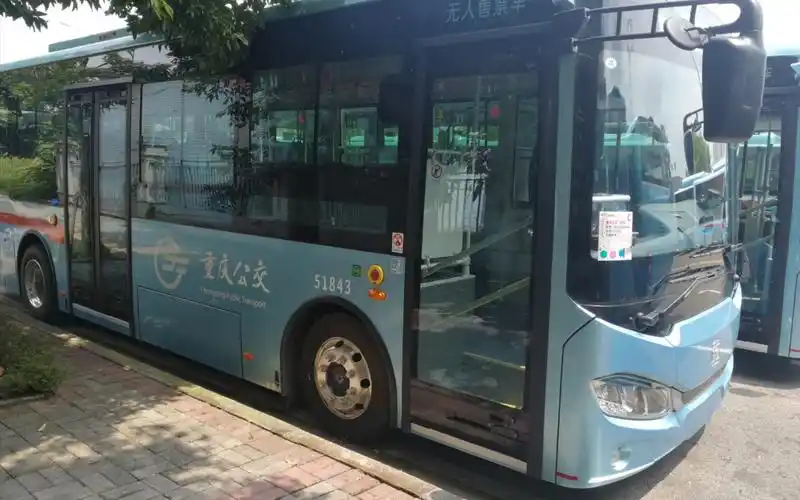 重庆公交北部公司中车八米二踏新车