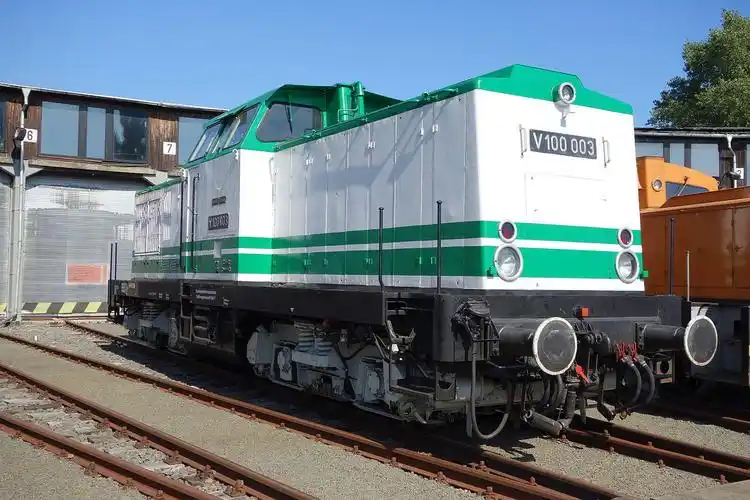 ny100型内燃机车和ny1003型内燃机车的原型——东德国营铁路v100型