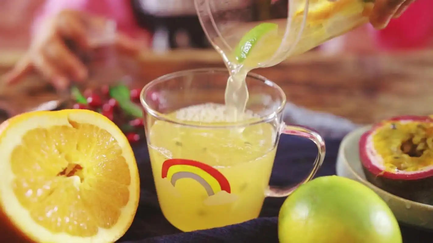 没有榨汁机也能做的果汁冷饮!冰爽酸甜,外面叫摇摇乐卖15元呢