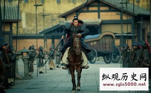 三国时期东汉权臣董卓生平简介,董卓与吕布是什么关系?