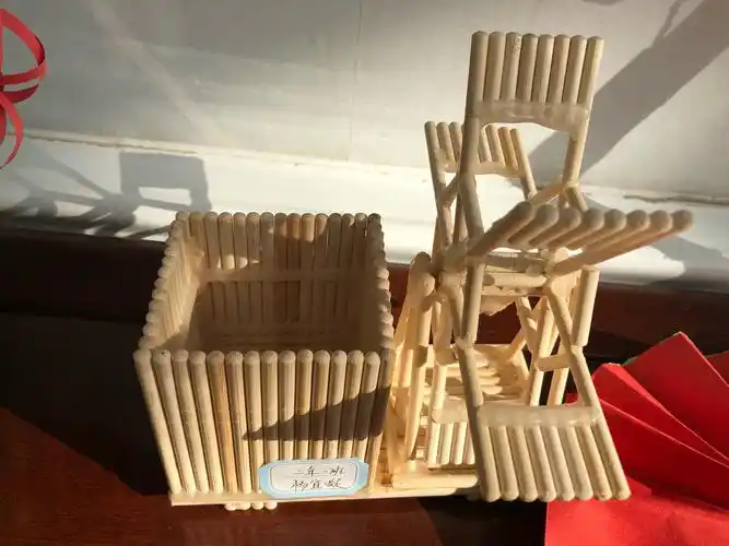 小发明,小制作展览 写美篇        兴趣在于激发,科技创新贵在实践