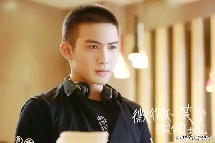如今已经30多岁的张彬彬,按理来说已经到了适婚的年龄,之前和景甜主演