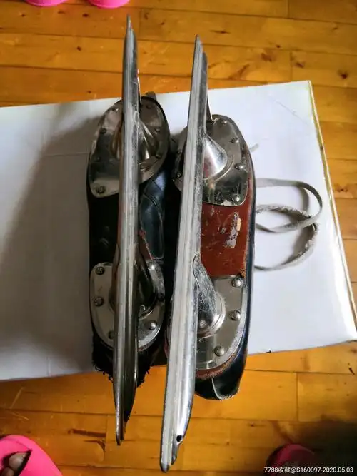 老冰刀一副～黑龙江牌