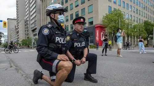 加拿大警察改革:削减资金,改组还是干脆解散?