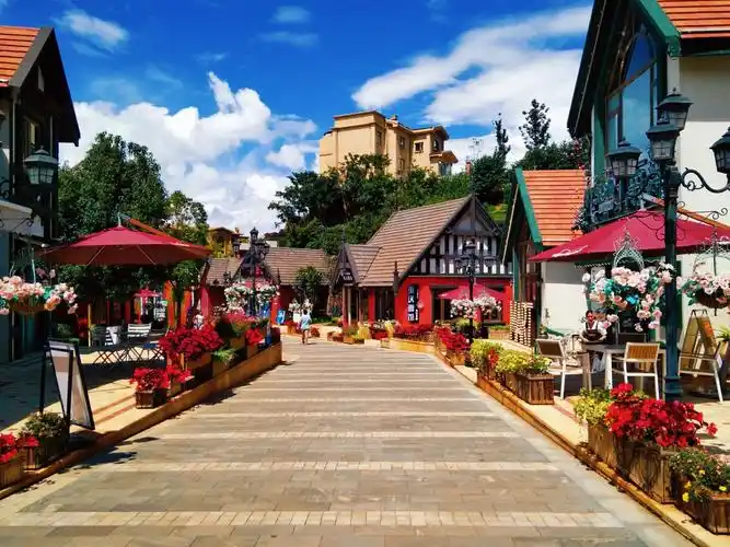 主题云南澄江抚仙湖太阳山小镇秋景一摄影赵谢荣