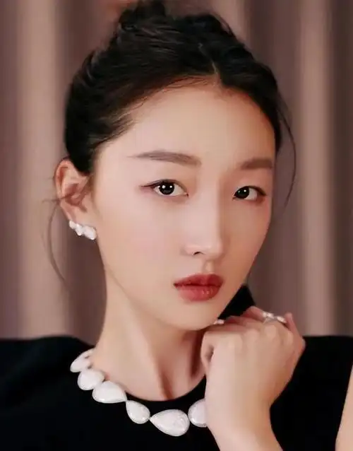 谁又能想到,人民大会堂的景象,却成了明星真实颜值的"照妖镜"