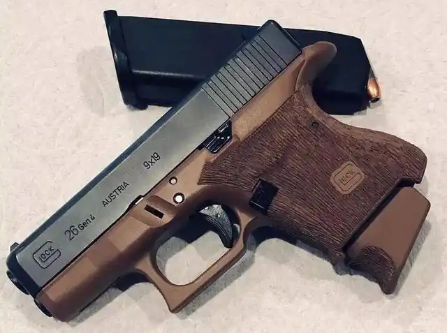 还没低腰袜子大的glock 26袖珍手枪,真可谓是女性居家旅行所必备_网易